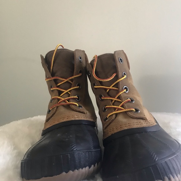 Sorel water proof boots - Picture 1 of 6